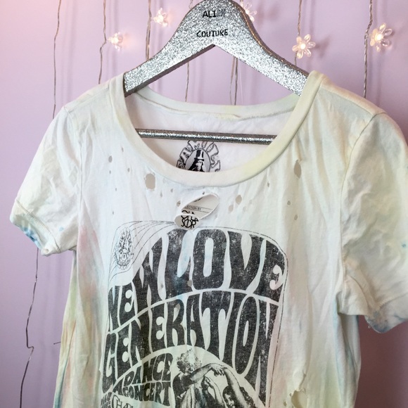 Chaser Distressed Concert Graphic Tee - Picture 3 of 7
